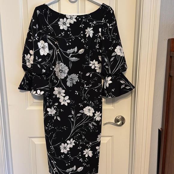 Calvin Klein Floral Dress Bell Cuff Sheath Bateau Neck Black White Flower Sz 4 - Picture 2 of 8